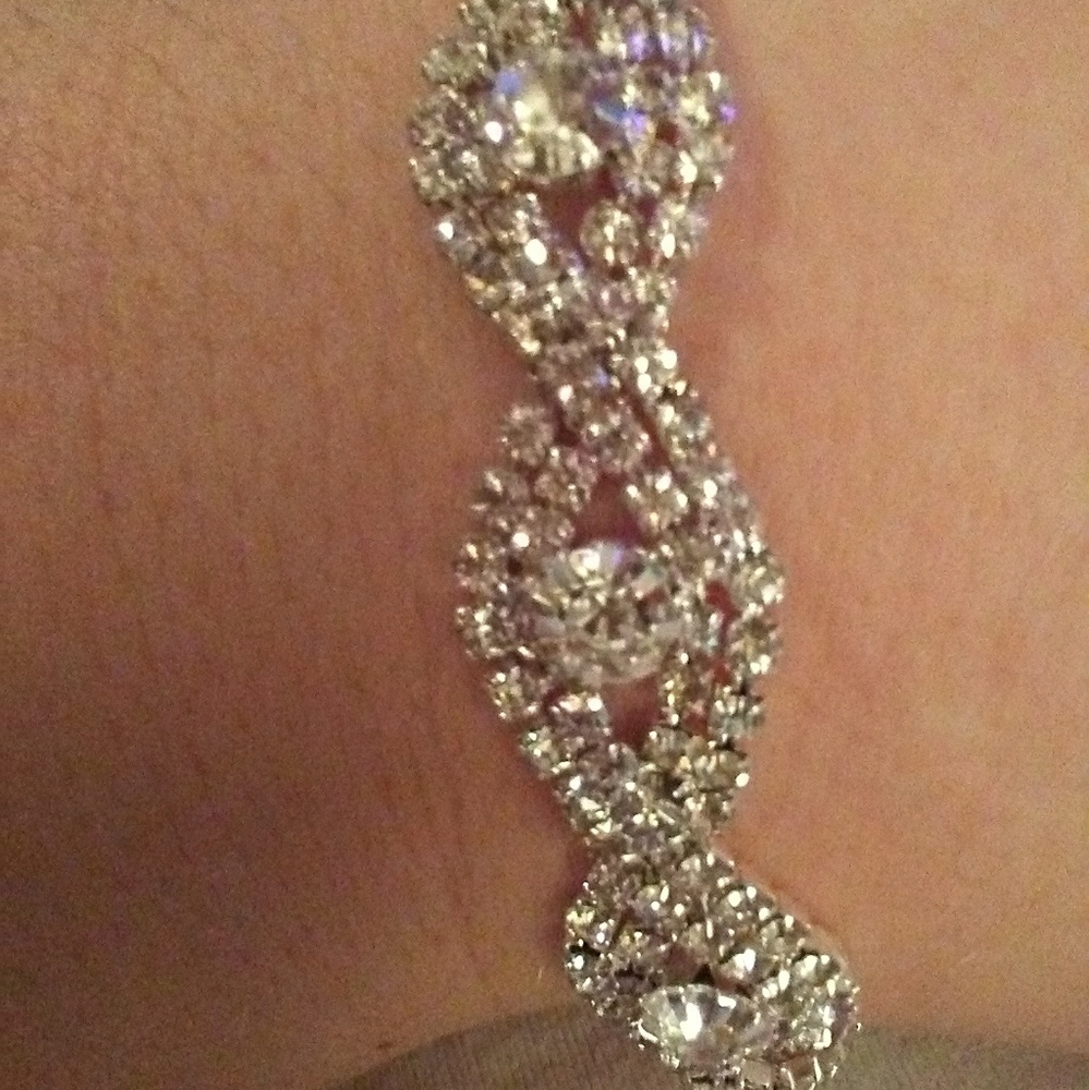 Very pretty brand new bracelet